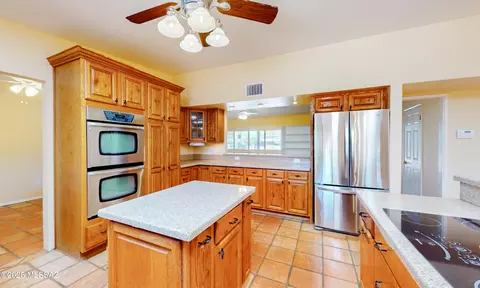 Kitchen - 5272 E 4th St, Tucson, AZ 85711 photo 2 of 6