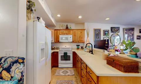 Kitchen - 5272 E 4th St, Tucson, AZ 85711 photo 6 of 6
