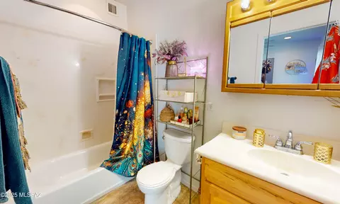 Bath - 5272 E 4th St, Tucson, AZ 85711 photo 4 of 4