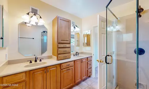 Bath - 5272 E 4th St, Tucson, AZ 85711 photo 3 of 4