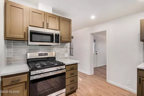 2412 E Warwick Vis, Tucson, AZ 85713