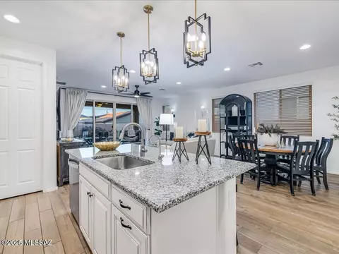 Kitchen - 11913 E Ryscott Cir, Vail, AZ 85641 photo 4 of 5