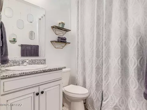 Bath - 11913 E Ryscott Cir, Vail, AZ 85641 photo 3 of 4