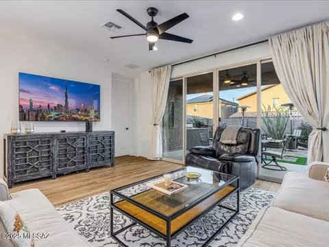 Living - 11913 E Ryscott Cir, Vail, AZ 85641 photo 2 of 3