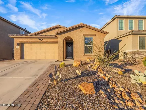 Exterior - 11913 E Ryscott Cir, Vail, AZ 85641 photo 3 of 9