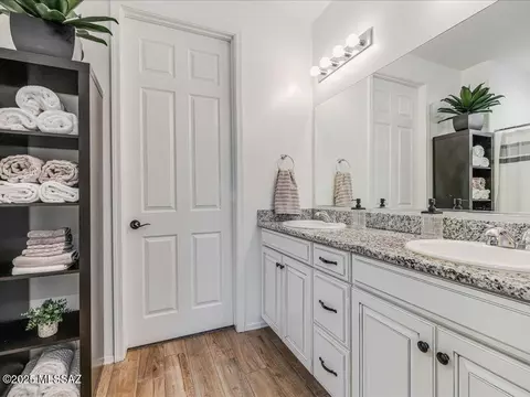 Bath - 11913 E Ryscott Cir, Vail, AZ 85641 photo 1 of 4