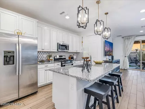 Kitchen - 11913 E Ryscott Cir, Vail, AZ 85641 photo 3 of 5