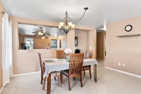 Dining - 9990 E Deer Trl, Tucson, AZ 85748 photo 1 of 2