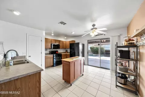 Kitchen - 9990 E Deer Trl, Tucson, AZ 85748 photo 1 of 5