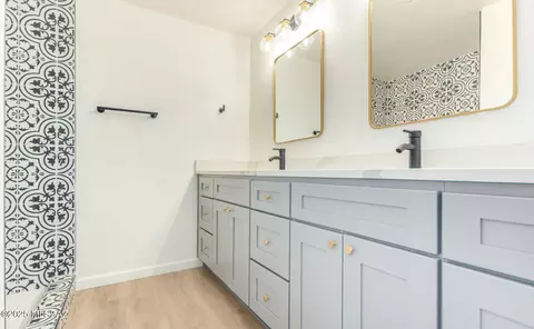 Bath - 3017 E Loretta Dr, Tucson, AZ 85716 photo 2 of 4