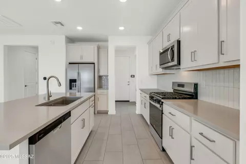 5924 E Jayden Ln, Tucson, AZ 85756