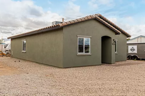 10233 S Suncrest Dr, Tucson, AZ 85756