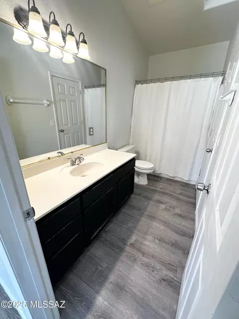 Bath - 1402 Bobcat Ln, Willcox, AZ 85643 photo 2 of 3