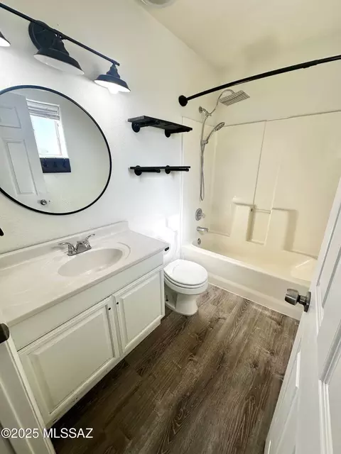 Bath - 1402 Bobcat Ln, Willcox, AZ 85643 photo 1 of 3