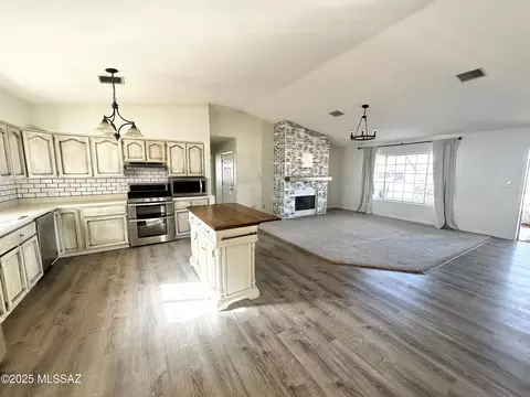 Kitchen - 1402 Bobcat Ln, Willcox, AZ 85643 photo 2 of 2