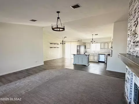 Living - 1402 Bobcat Ln, Willcox, AZ 85643 photo 1 of 3