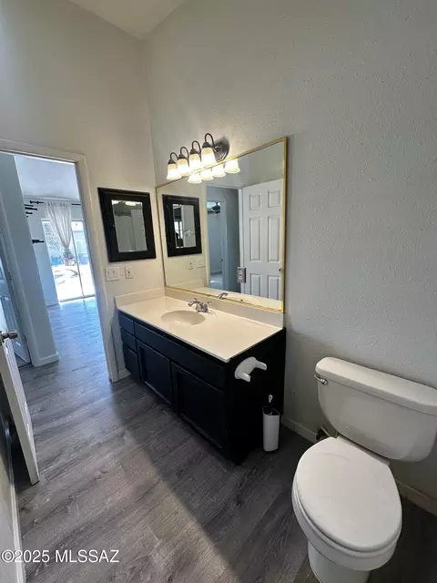 Bath - 1402 Bobcat Ln, Willcox, AZ 85643 photo 3 of 3