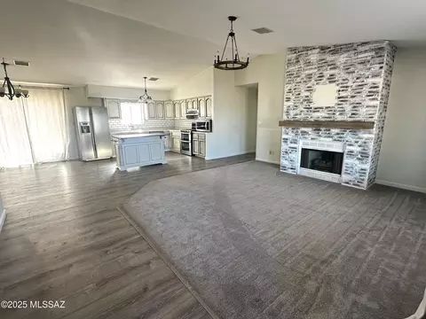 Living - 1402 Bobcat Ln, Willcox, AZ 85643 photo 3 of 3