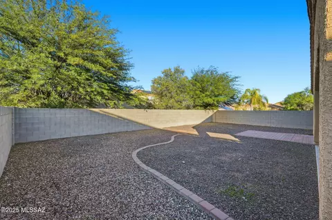 Exterior - 6661 E Gehrig Ln, Tucson, AZ 85756 photo 6 of 9