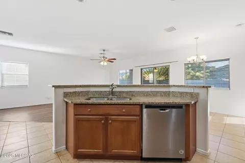 Kitchen - 6661 E Gehrig Ln, Tucson, AZ 85756 photo 3 of 5