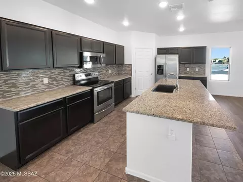 Kitchen - 6555 E Brushback Loop, Tucson, AZ 85756 photo 2 of 3