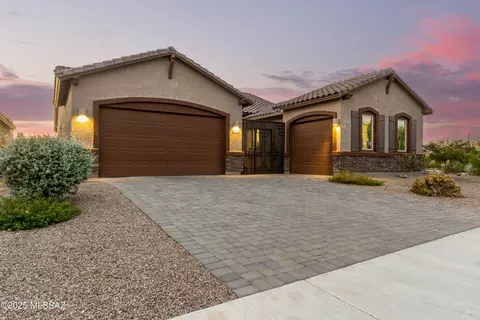 10837 N Iron Peak Dr, Tucson, AZ 85742