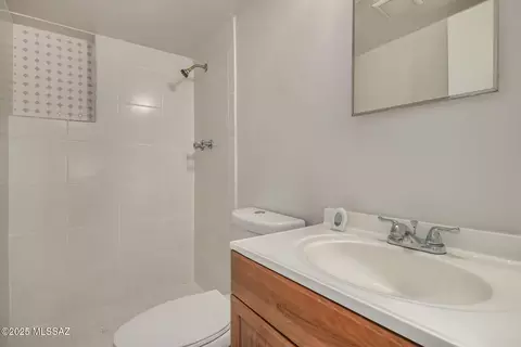 Bath - 4818 E 25th St, Tucson, AZ 85711 photo 1 of 2