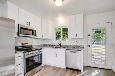 703 W Las Lomitas Rd, Tucson, AZ 85704