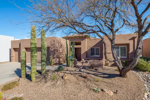 13828 N Topflite Dr, Oro Valley, AZ 85755