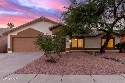 8070 S New Abbey Dr, Tucson, AZ 85747