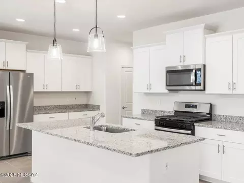 13221 E Paul Marsh Dr, Tucson, AZ 85747