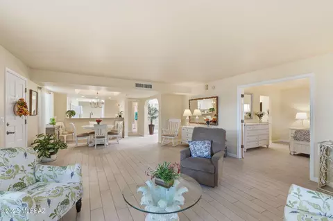7808 N La Canada Dr, Tucson, AZ 85704