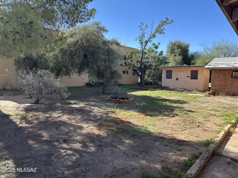 4638 E La Cienega St, Tucson, AZ 85712