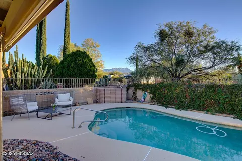 121 W Paseo Recortado, Green Valley, AZ 85614