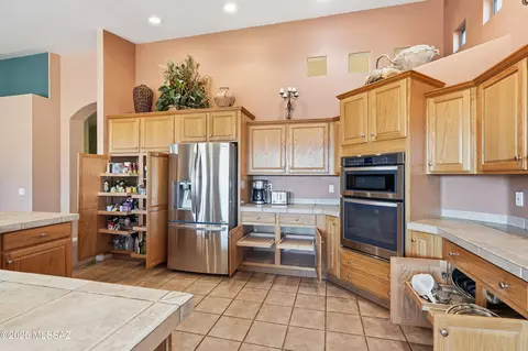 Kitchen - 62207 E Sand Crst, Saddlebrooke, AZ 85739 photo 5 of 8