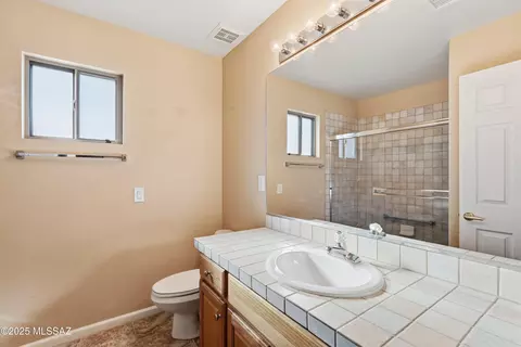 Bath - 62207 E Sand Crst, Saddlebrooke, AZ 85739 photo 3 of 4