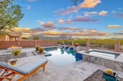 8321 N Amber Burst Dr, Tucson, AZ 85743
