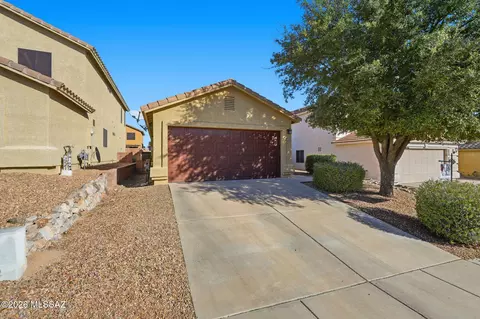 682 W Amber Sun Dr, Green Valley, AZ 85614