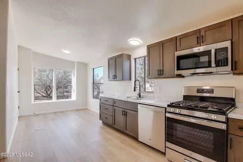 8777 Ellsworth Ln, Hereford, AZ 85615