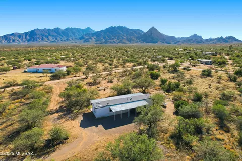 225 W Hawk Way, Amado, AZ 85645