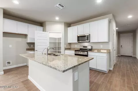 1054 S Chatfield Ave, Vail, AZ 85641