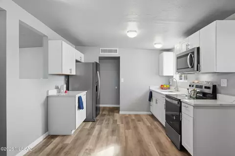 Kitchen - 7901 E 19th Pl, Tucson, AZ 85710 photo 1 of 5