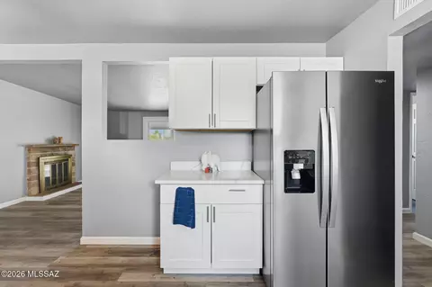 Kitchen - 7901 E 19th Pl, Tucson, AZ 85710 photo 4 of 5