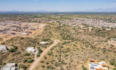 1023 S Garfield Pl, Vail, AZ 85641