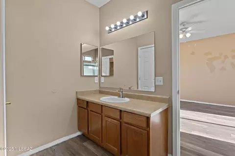 Bath - 3642 E Drexel Manor Stra, Tucson, AZ 85706 photo 2 of 3