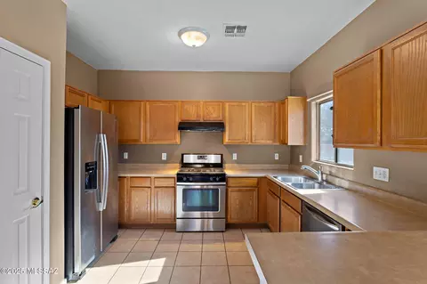 Kitchen - 3642 E Drexel Manor Stra, Tucson, AZ 85706 photo 1 of 2