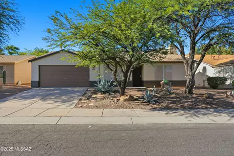 8667 N Golden Moon Way, Tucson, AZ 85743