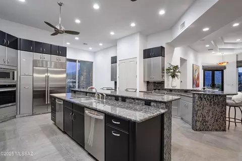 Kitchen - 13251 E Saddlerock Rd, Tucson, AZ 85749 photo 3 of 6