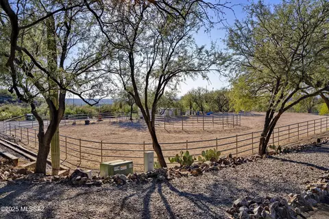 Exterior - 13251 E Saddlerock Rd, Tucson, AZ 85749 photo 11 of 11