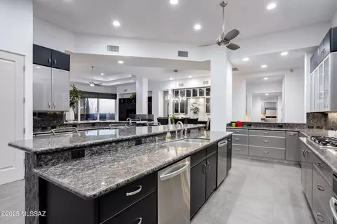 Kitchen - 13251 E Saddlerock Rd, Tucson, AZ 85749 photo 4 of 6